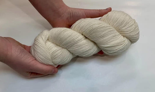 Alpaca Yarn Bulky, Alpaca Yarn for Crochet, Natural Yarn, White Yarn, Bulky Weight Yarn, Yarn for Knitting, Mom Gift, Chunky Yarn